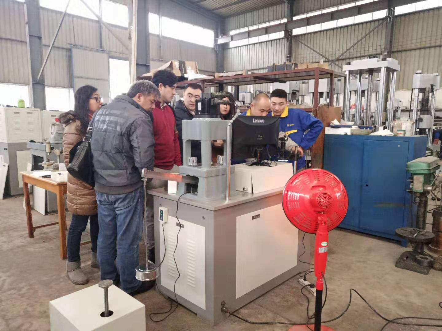 国外客户到济南榴莲视频黄色片工厂参观考察