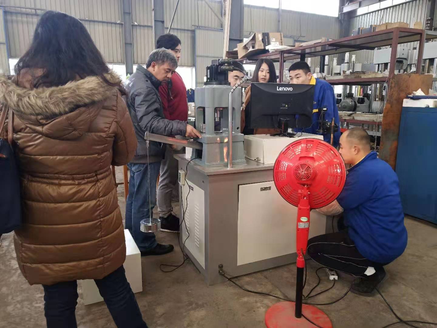 国外客户到济南榴莲视频黄色片工厂参观考察